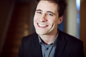 Homme souriant