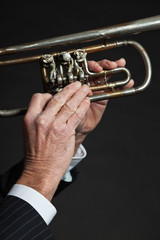 Obraz premium Closeup of senior hands holding trumpet.