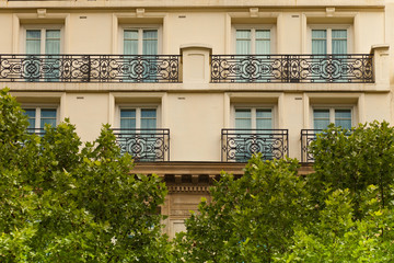 Fototapeta na wymiar noble Wohnung in Paris - Haus