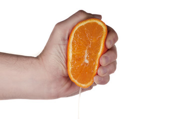 Exprimiendo naranjas manualmente