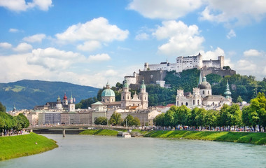 Obraz premium Panoramę Salzburga z rzeką Salzach, Salzburger Land, Austria