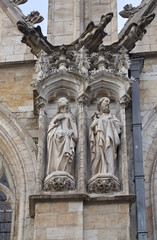 Fototapeta na wymiar Posągi męczenników. Notre-Dame du Sablon, Bruksela
