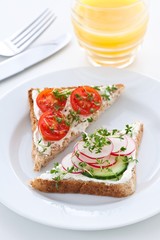 Quarkbrot mit Gemüse