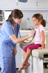 Obraz premium Child Patient Visiting Doctor's Office