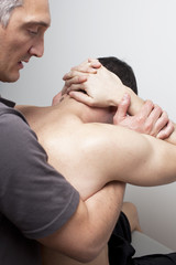 Physiotherapeut mit Patient