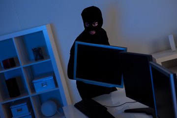 Thief steeling a computer