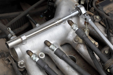 Car gasoline engine, ignition coil, spark plugs, ratchet