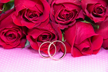 Wedding rings with roses