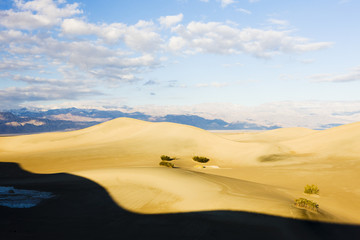 Stovepipe Wells sand dunes, Death Valley NP, Californ