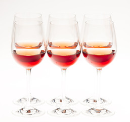 wine glasses with rose wine