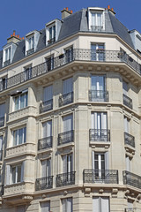 Traditionelles Wohngebäude in Paris, Frankreich