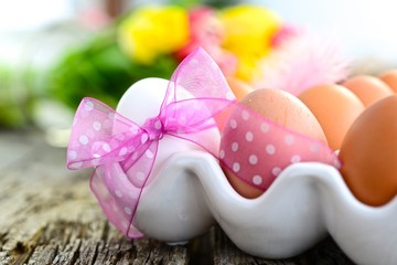 Obraz na płótnie Canvas Jaj w filiżance jaj z pętli