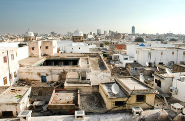 Fototapeta na wymiar zobacz na domach rooofs w Tunisie, stolicy Tunezji