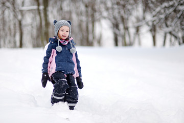 Fototapeta na wymiar Little girl having fun at winter