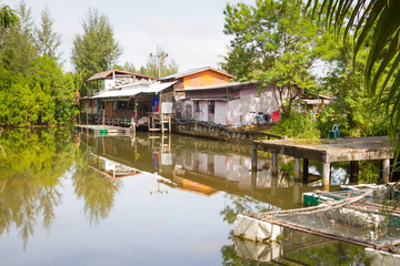 Fototapeta na wymiar Small village house at the water in Thailand