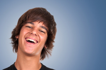 adolescent souriant