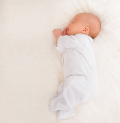newborn baby sleeps © JenkoAtaman