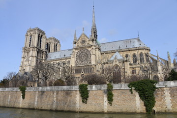 Fototapeta na wymiar Notre Dame przez dzień - Paris