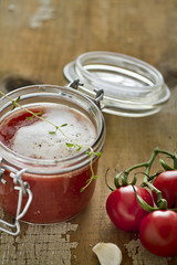 Tomatensuppe im Glas