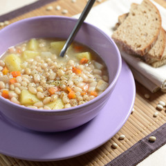 Weiße Bohnensuppe
