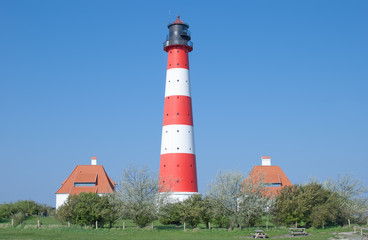 Fototapeta na wymiar der berühmte Leuchtturm von Westerheversand