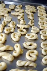 raw cookies on the tray in nice arrangement in order to cook