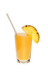 Glas Ananassaft mit Trinkhalm