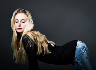 Fototapeta premium sexy blonde in dogging position