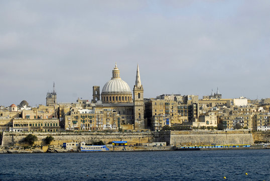 Valletta &uuml;ber der Hafenbucht von Slima