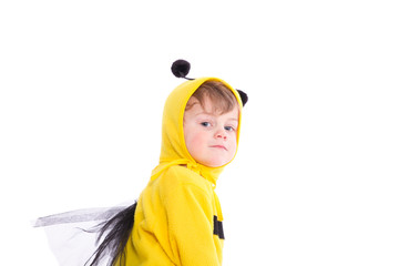 kleiner Junge im Bienen Kostüm