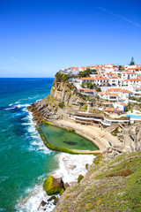 Azenhas do Mar white village, cliff and ocean, Sintra, Portugal. - obrazy, fototapety, plakaty