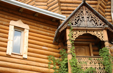 Fototapeta na wymiar Traditional wooden Russian blockhouse with carved decoration