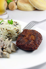 cutlet with rice and mushrooms - Hacksteak mit Reis und Pilzen