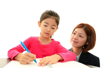 勉強に励む女の子
