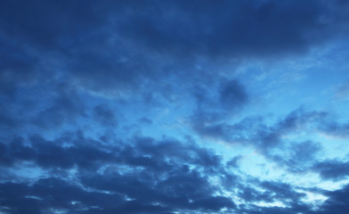 Naklejka na ściany i meble Błękitne niebo z chmury