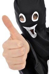Junge Frau in Halloween-Kostüm 