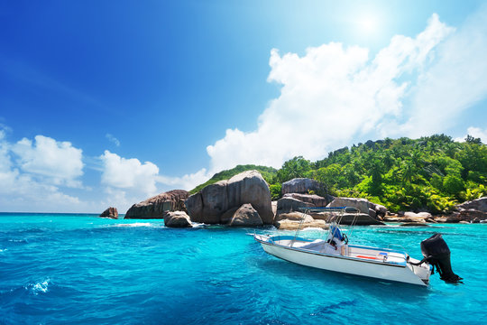 Fototapeta speed boat on the beach of La Digue Island, Seychelles