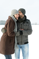 Gl&uuml;ckliches Paar im Winterurlaub