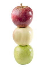 drei Äpfel in den Farben rot, gelb und grün