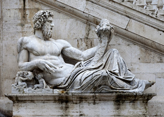 Fototapeta na wymiar AleGlorii de rio (Capitol, Rzym)