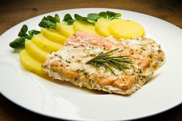 salmon fillet with potatoes