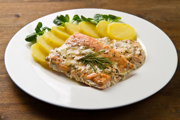 salmon fillet with potatoes