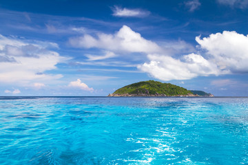 Fototapeta premium Turquoise water of Andaman Sea at Similan islands, Thailand