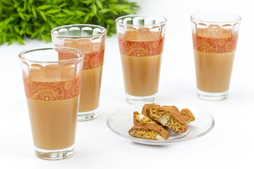 Chai Latte or latte macchiato? - with confectionery...