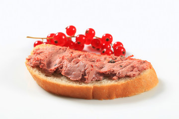 Obraz premium Bread and liver pate