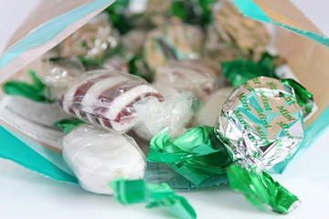 t&uuml;te mit bonbons