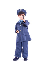 Junge im Polizeikostüm