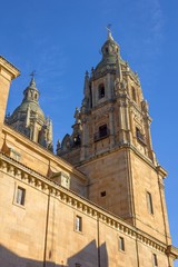 Fototapeta na wymiar Salamanca Uniwersytet Tower, jednym z najstarszych uniwersytetów w Europie