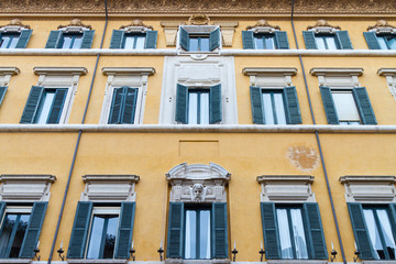 Fototapeta na wymiar Stary budynek z Rzymu, Włochy