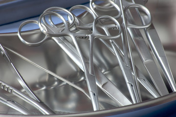 steril surgical forceps in  kidney tray